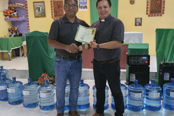 Father Carlos receiving his certificate at the celebration