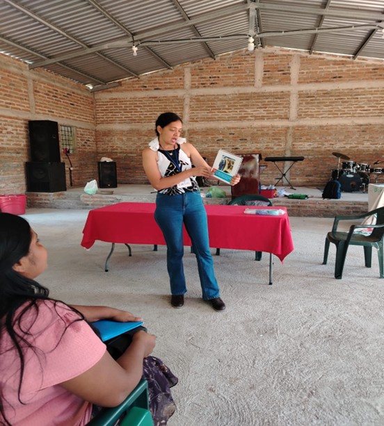 Evelin Sanchez (AVI Educator) training Local Educators