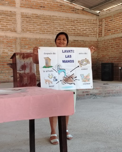 Mayra teaching about when to wash your hands